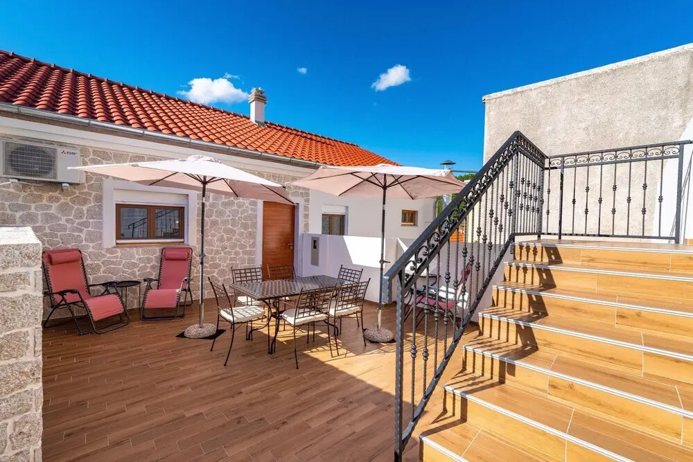 A3 - Beautiful Seafront apt w. Magnificent View