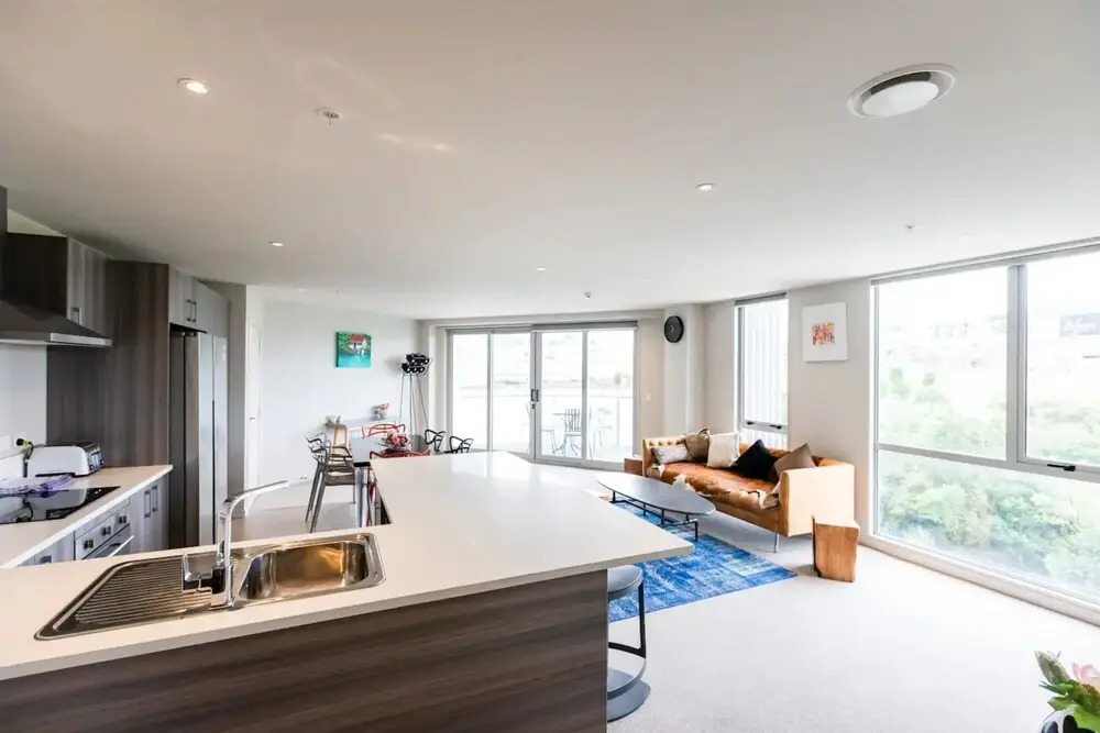 Large Four Bdr Apartment - Walk to Mall/stadium