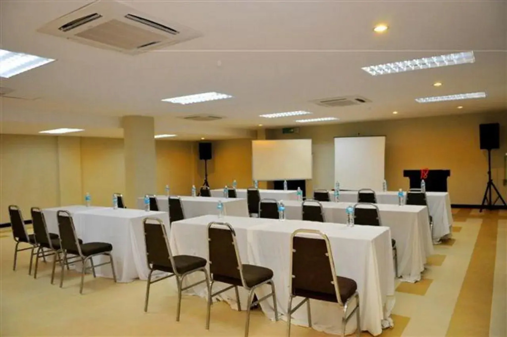 Lodge 18 Hotel