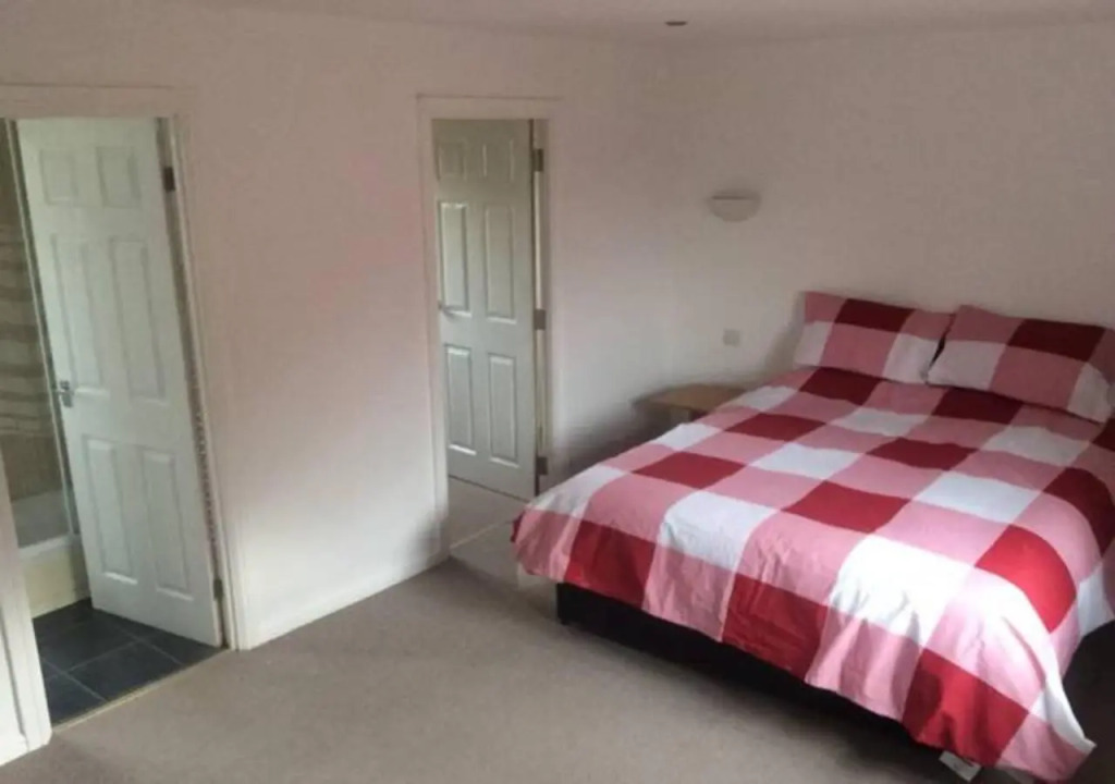 6Bedroom House For Corporate Stays in Walsingham