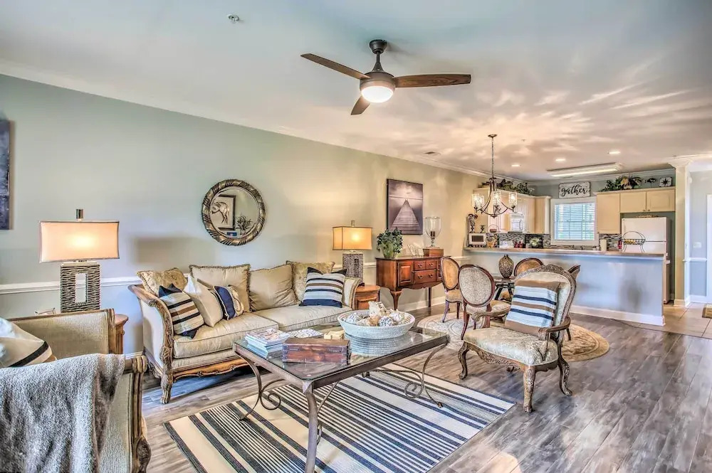'No Rush Fore' Condo Near Beaches & Golfing!