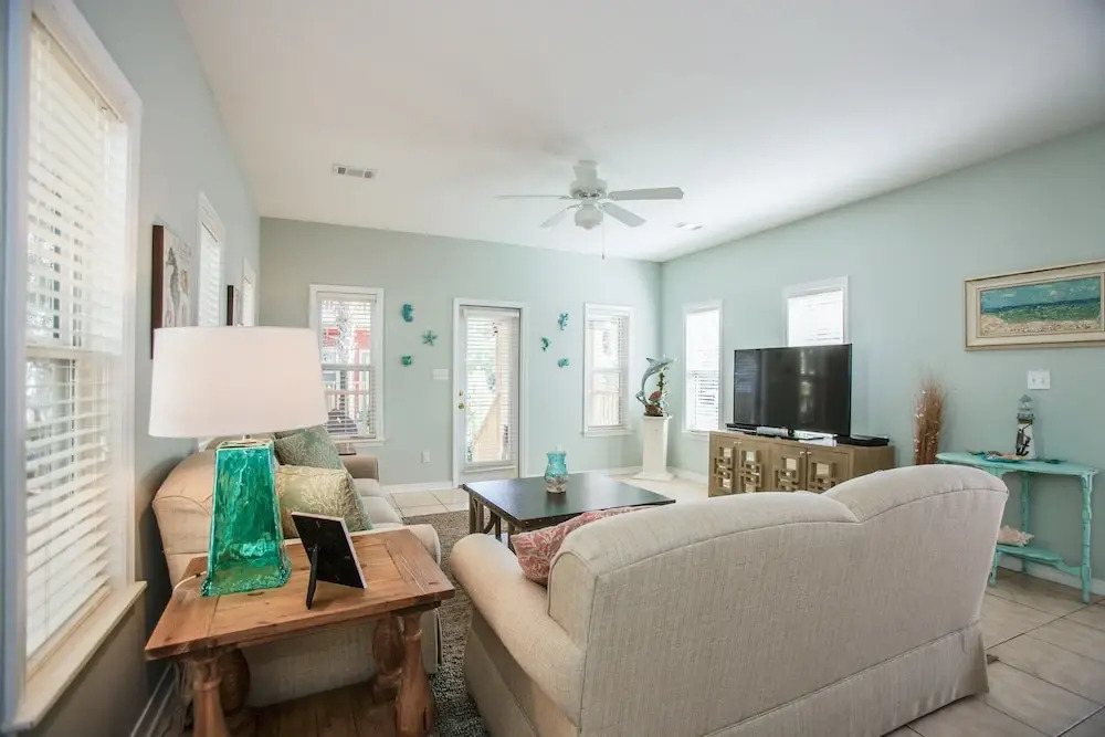 455 Hidden Lake Way House - 4 Br home by RedAwning