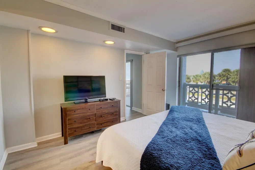 528 El Matador 2 Bedroom Condo by RedAwning