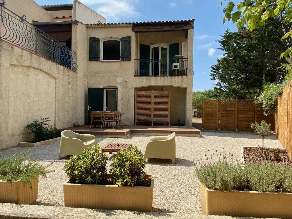 Bel appartement avec terrasse et beau jardin classé 1 étoile