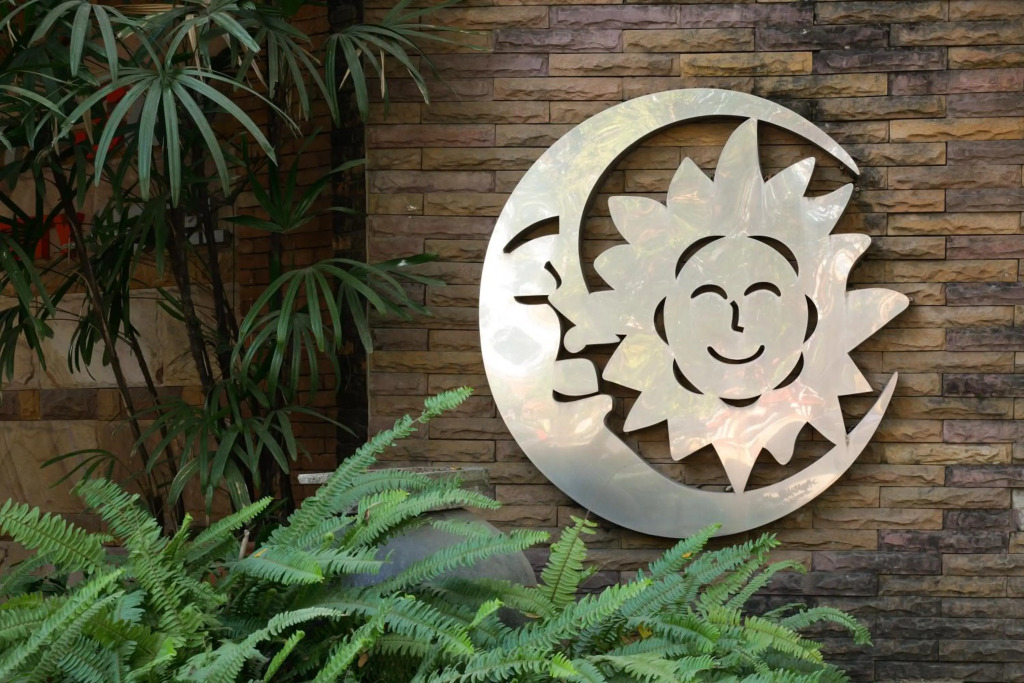 โรงแรมมูนแอนด์ซัน Moon and Sun Hotel