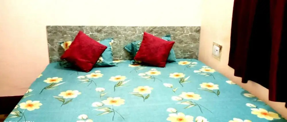 HOTEL SWASTIK "free pick up from station & airport"