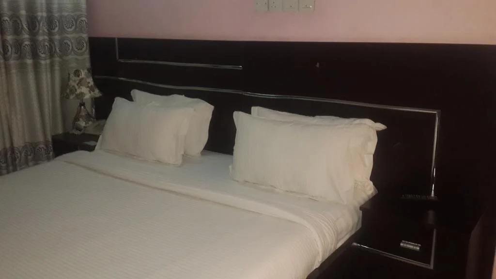 Pine Crest Exclusive Hotel & suite