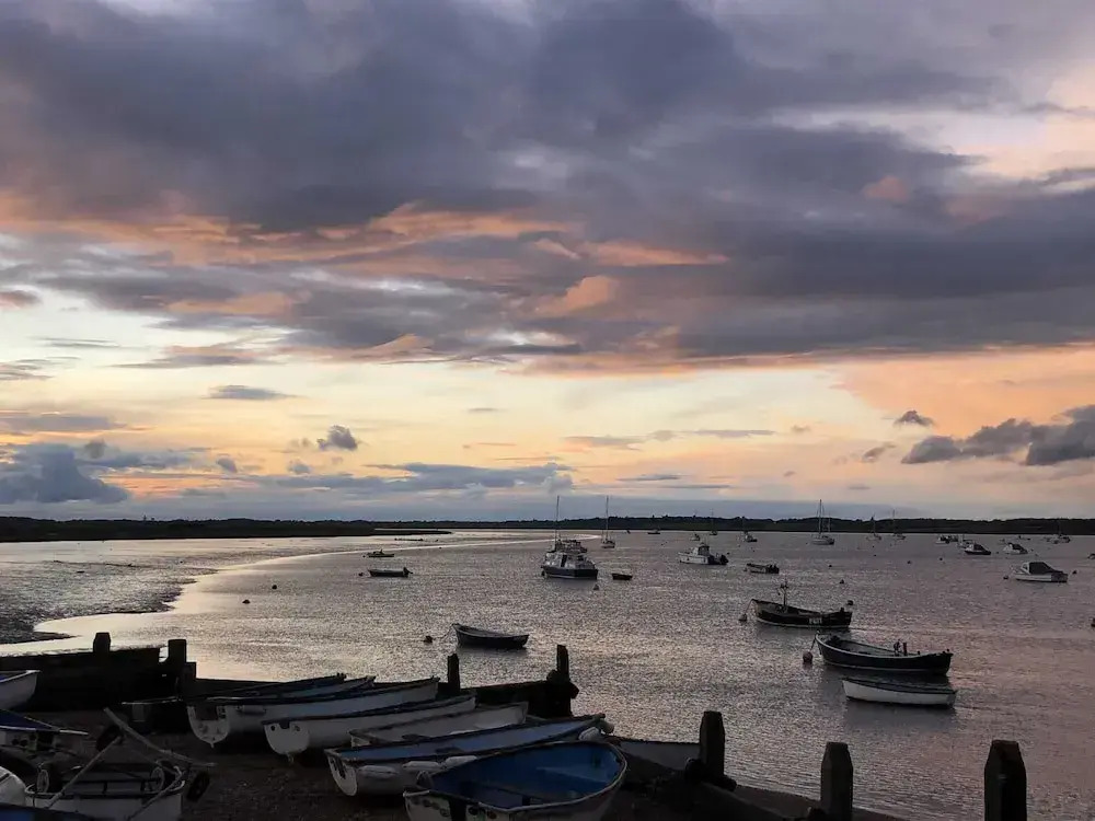 The Boathouse in Felixstowe Ferry - Stunning Waterfront Property