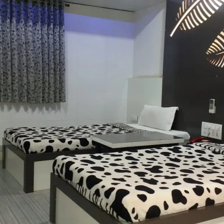 Hotel Decent