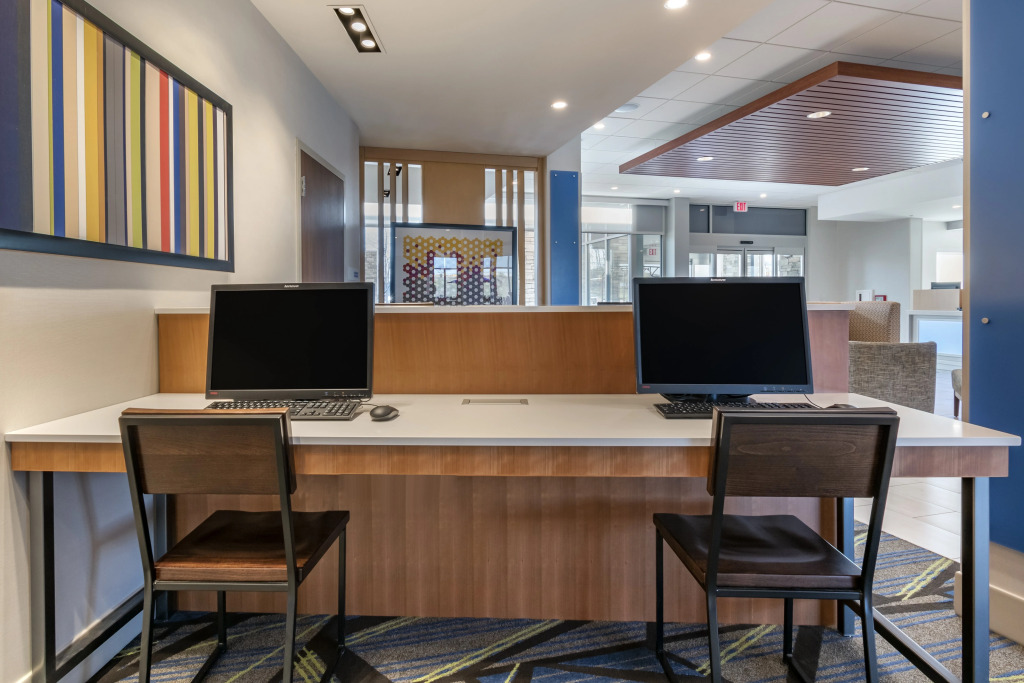 Holiday Inn Express & Suites Carlisle Southwest – I-81 by IHG