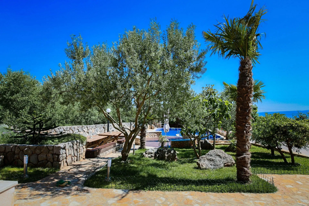 Villa Haya with heated pool