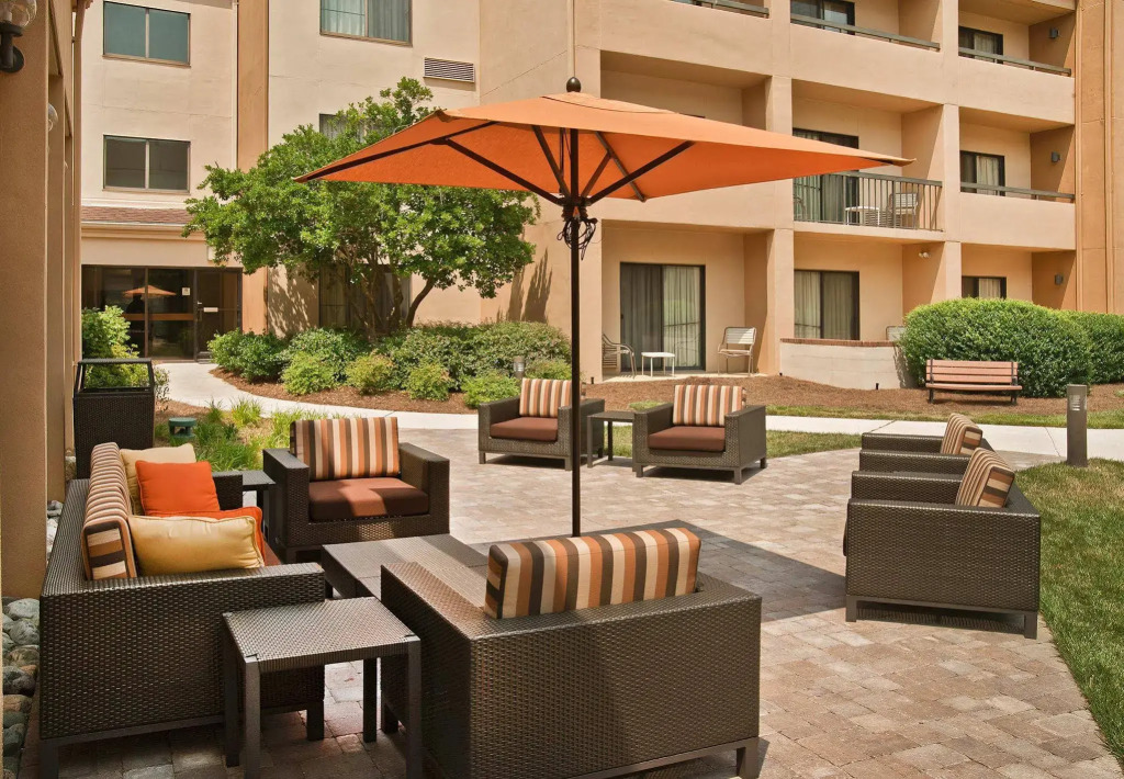 Courtyard Charlotte SouthPark