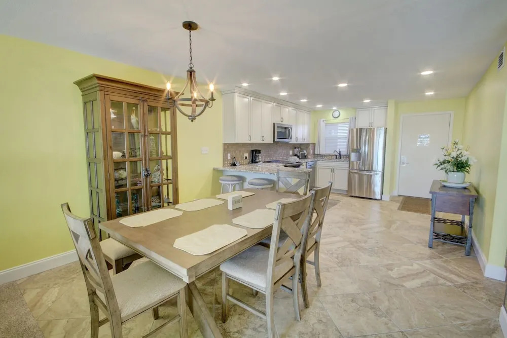 333 El Matador 2 Bedroom Condo by RedAwning