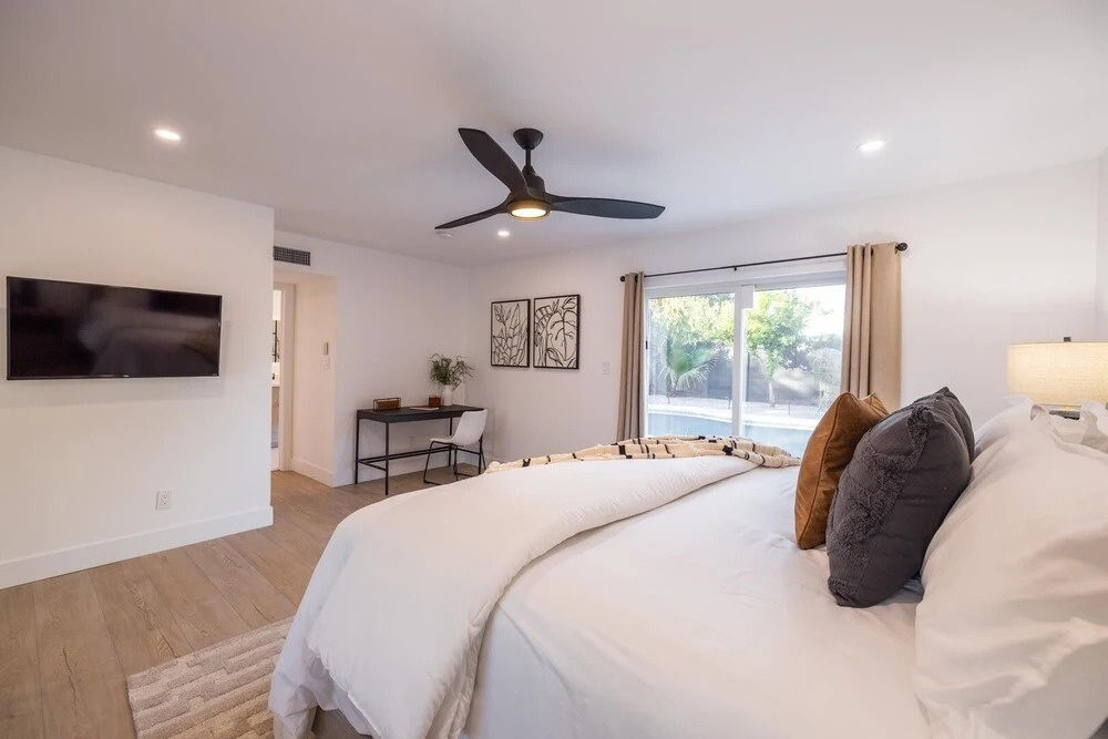 Scottsdale Dreyfus 5 Bedroom Home by RedAwning