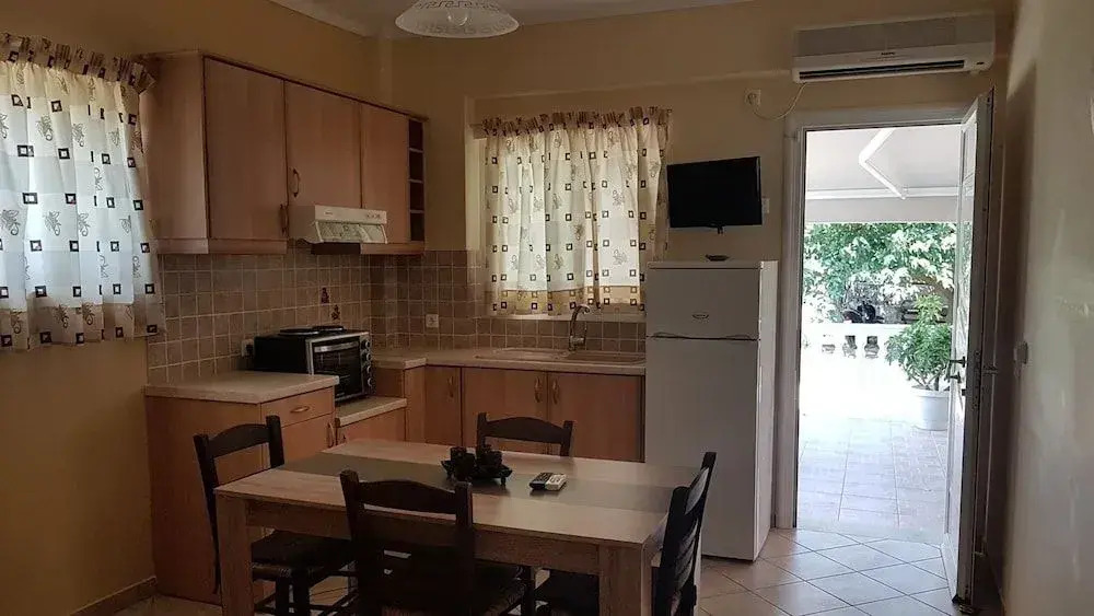 Marathon Studios & Apartments