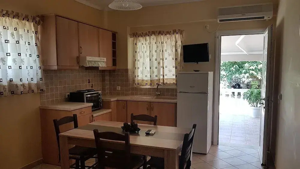 Marathon Studios & Apartments