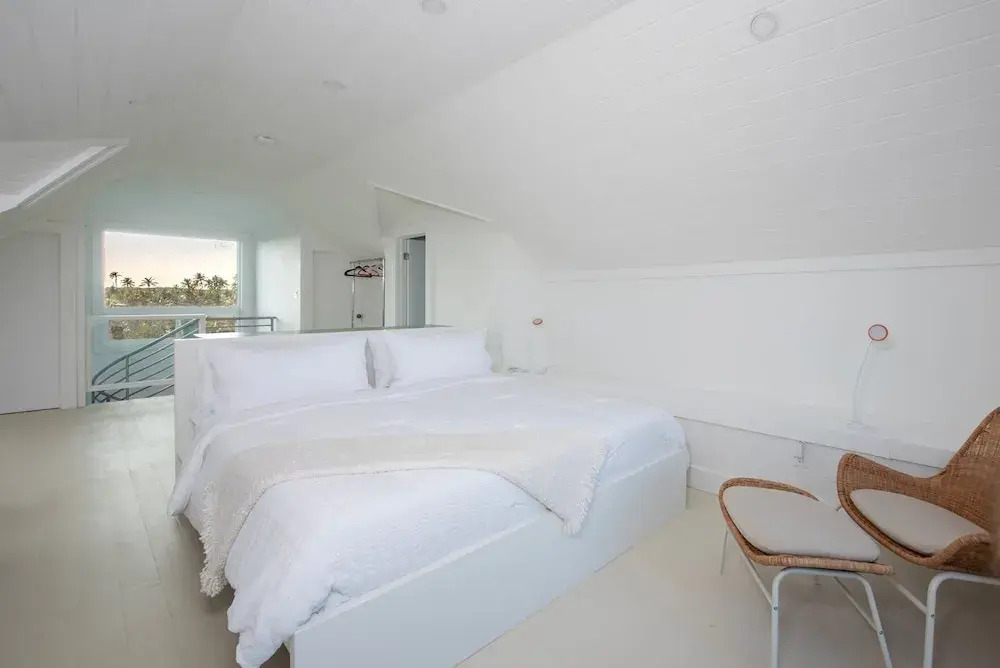 Veselka - Remodeled Home On Double Bay Beach 3 Bedroom Home