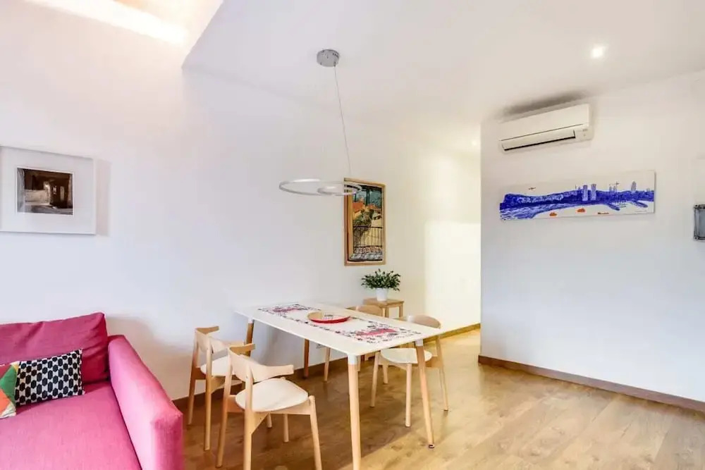 Designer 1 Bed Apartment near Plaza España