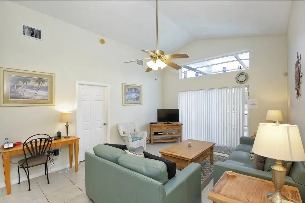 Cozy and Charming Gated Family Style Home w Pool