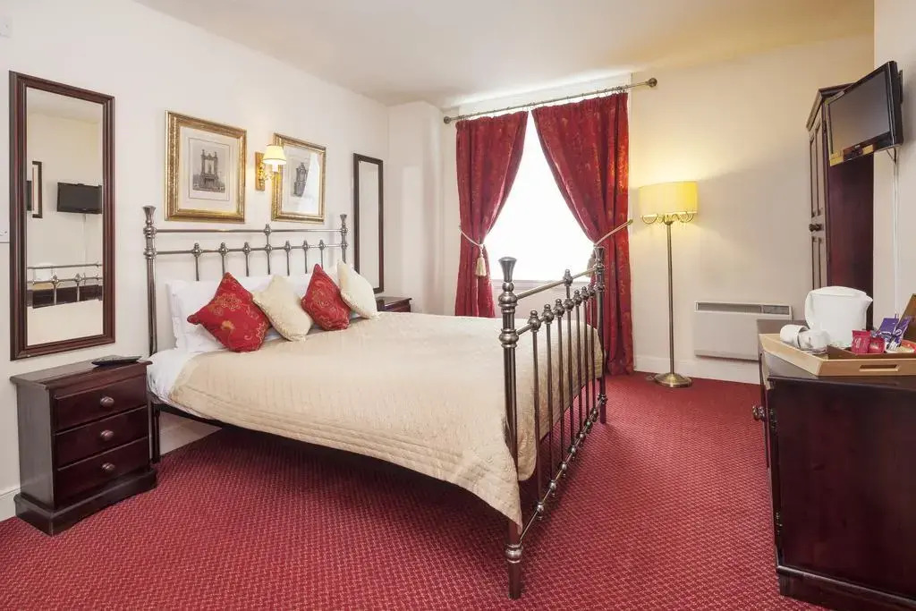 George Hotel