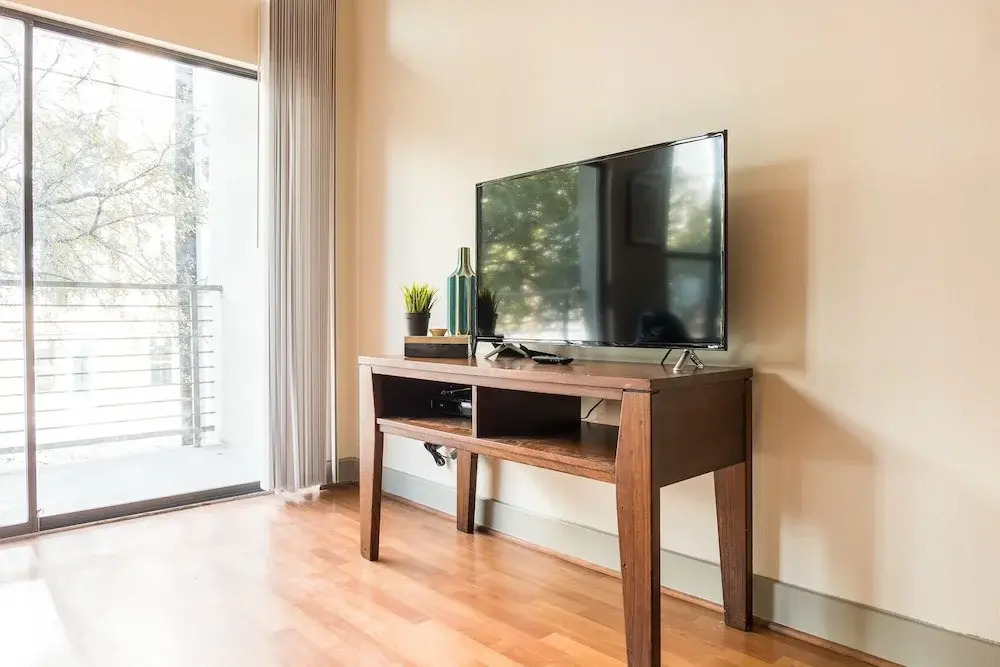 1 BR Apt near Dining Shopping Nightlife by Frontdesk