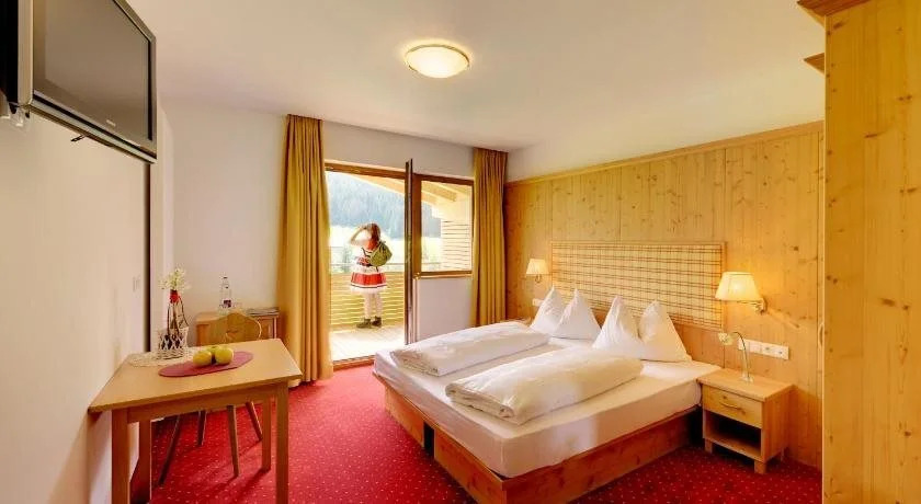 Helmhotel