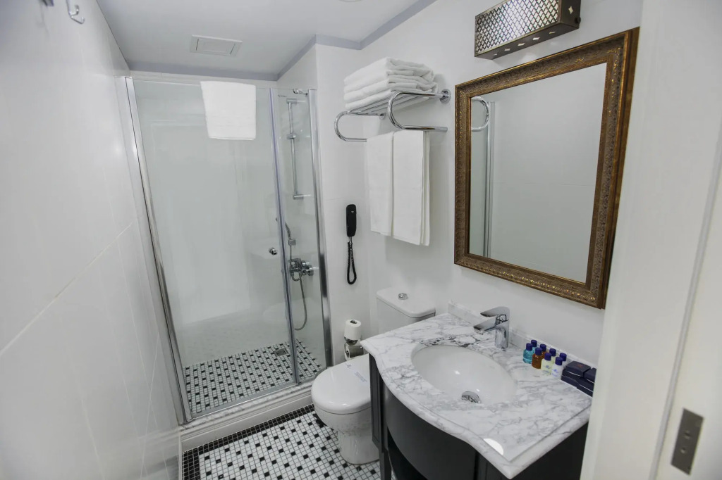 Raymond Blue Hotel