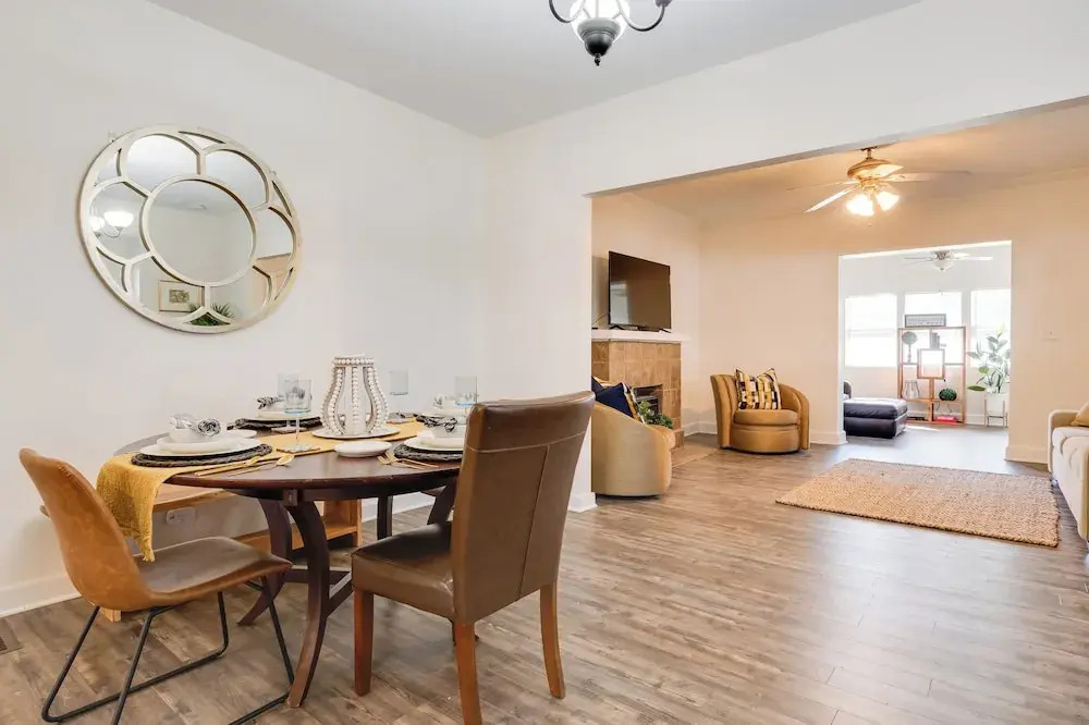 Near Family Fun! Centrally Located Indy Charmer