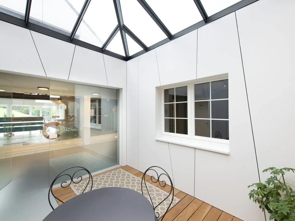 Luxury villa with heated pool, close to Maastricht and Liège