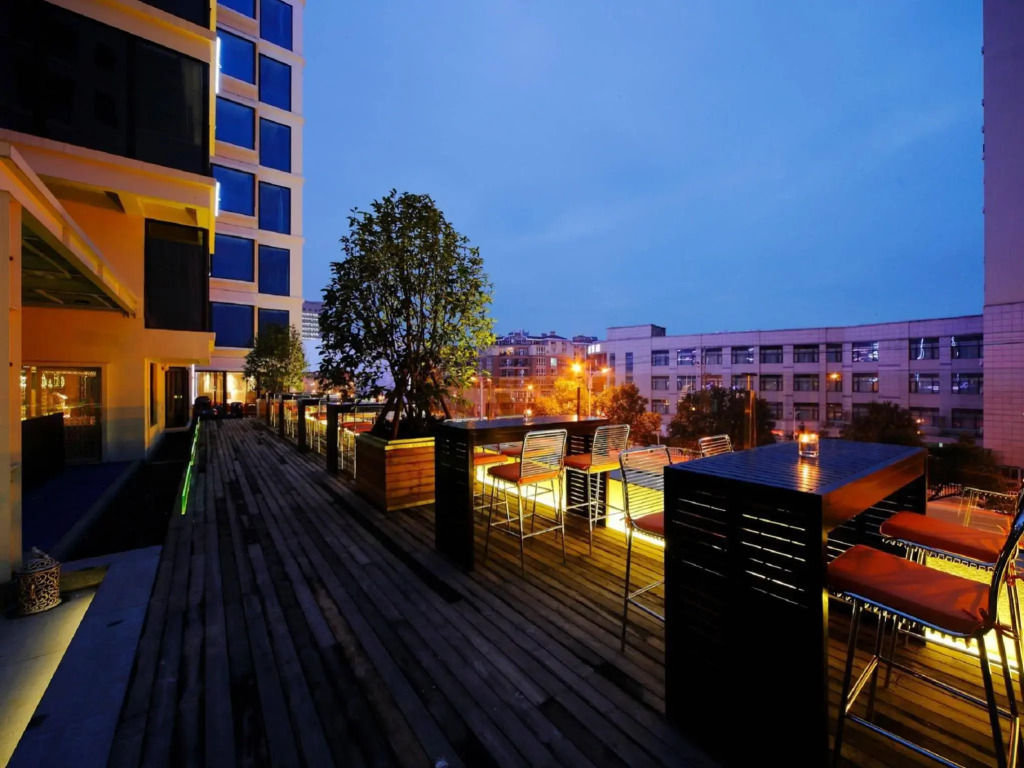 DW Hotel
