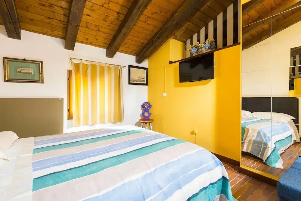 Wonderful, Quiet and Bright Apartment. In the Center Historian