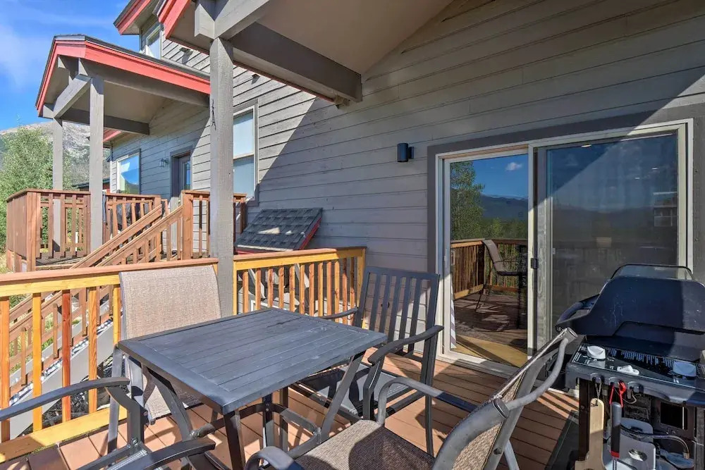 8 Mi to Keystone: Mtn-view Ski Retreat!