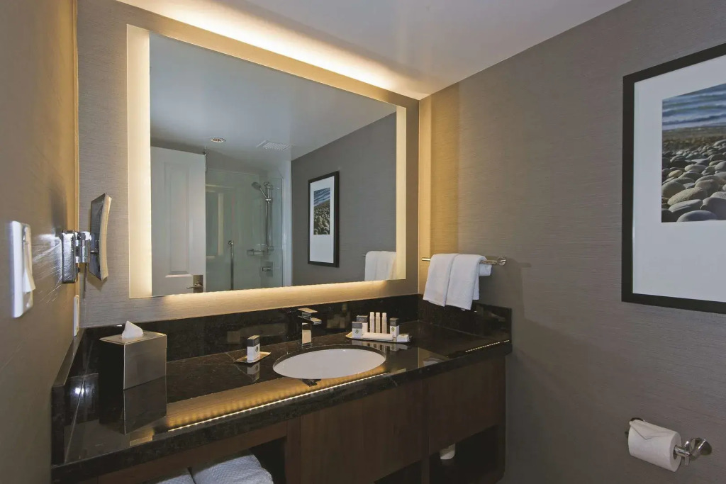 DoubleTree by Hilton Hotel & Suites Victoria