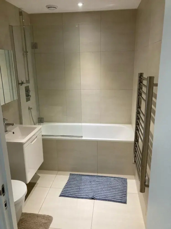 Stunning 3-bed, 3-bath Apartment in Southampton