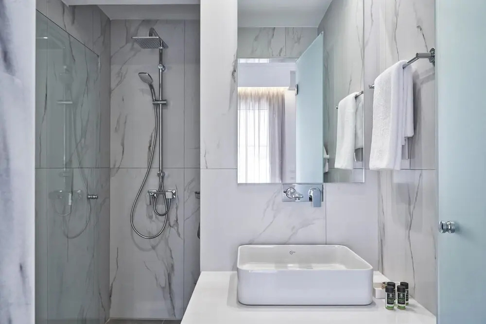 Marvelous n Bright Apartment next to Megaro Mousikis