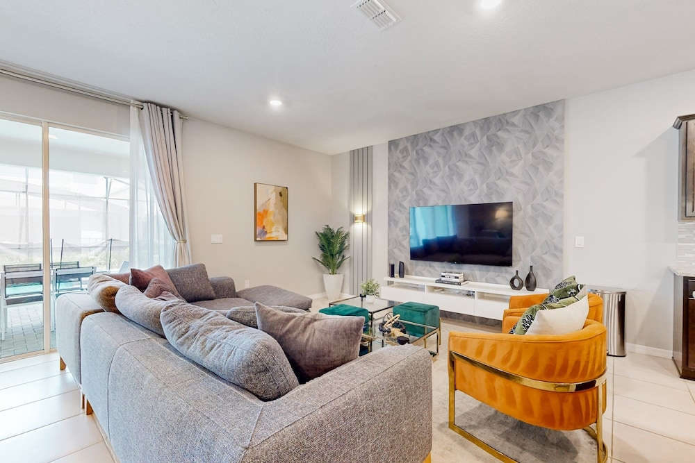 Inviting Family-friendly Home W/private Pool, Spa, Central AC, & W/D
