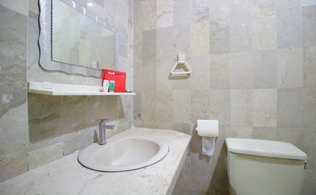 RedDoorz Plus near Galeria Mall