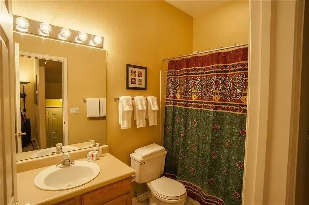 143 Park Forest (Private Home with Hot Tub)