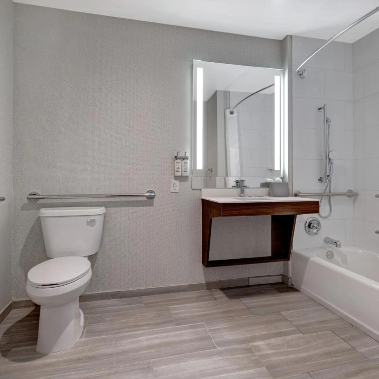 Holiday Inn Express & Suites - Glendale Downtown