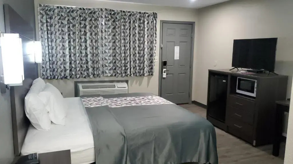 Crescent Park Motel & Suites