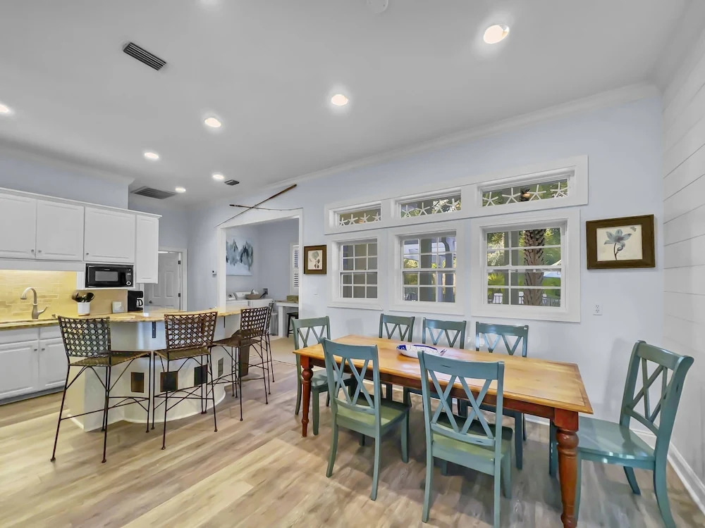 Key Lime Pie 6 Bedroom Home by RedAwning