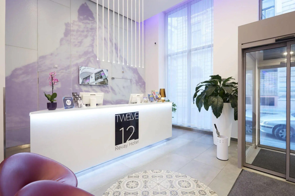 12 Revay Hotel