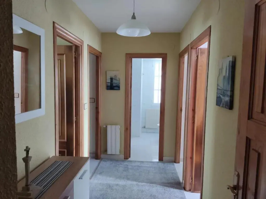Preciosa Casa De 4 Habitaciones En Pleno Corazón Del Camino De Santiago!