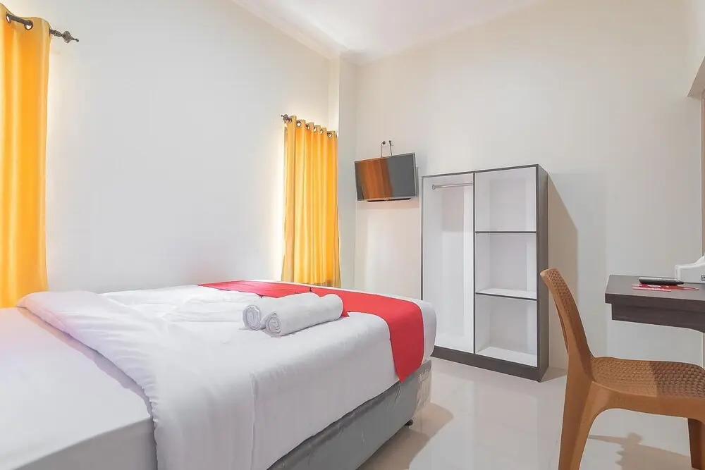 RedDoorz Plus @ Kesambi Street Cirebon