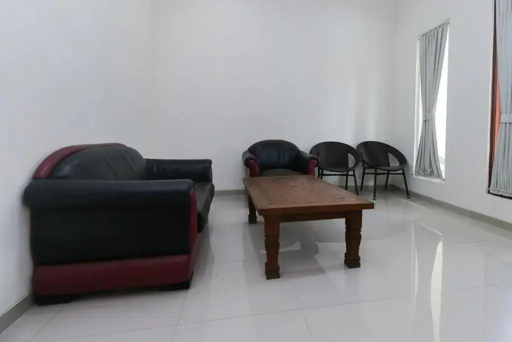 RedDoorz Plus @ Panorama Villas Batu