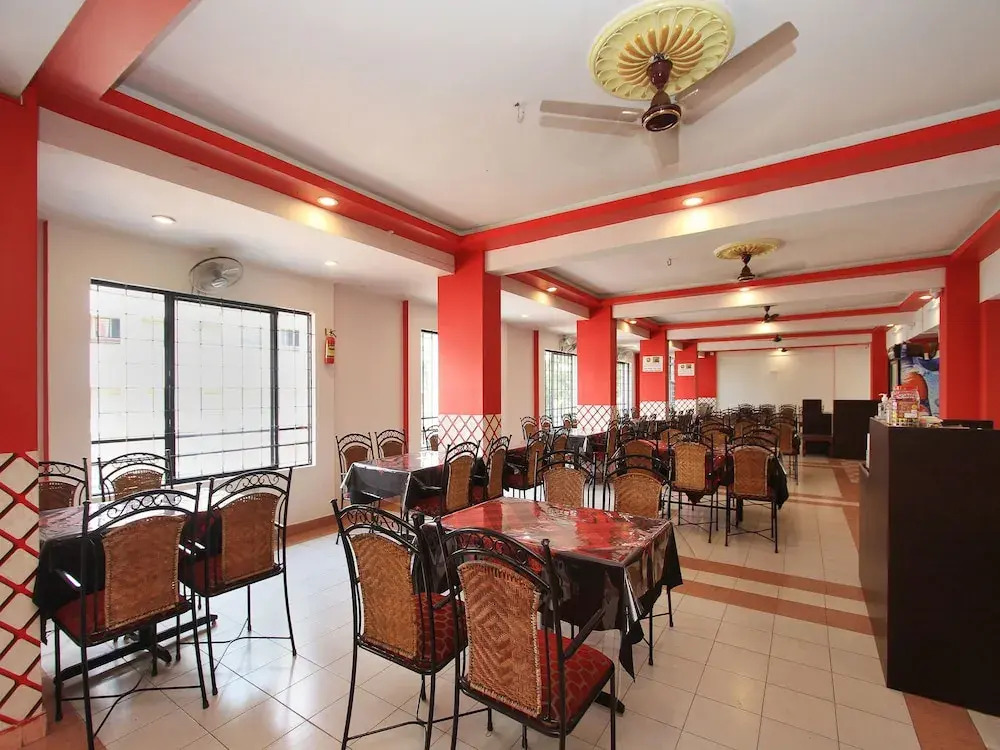 OYO 10632 Hotel Brigade Royal
