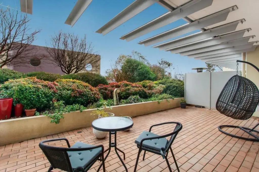 Spacious & High in the Skyplaza - 1bd 1bth Apt