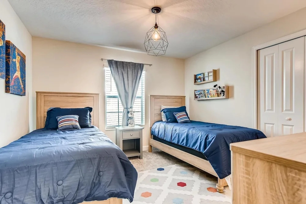 4810 LL - 5BD Private Pool Townhome - Storey Lake