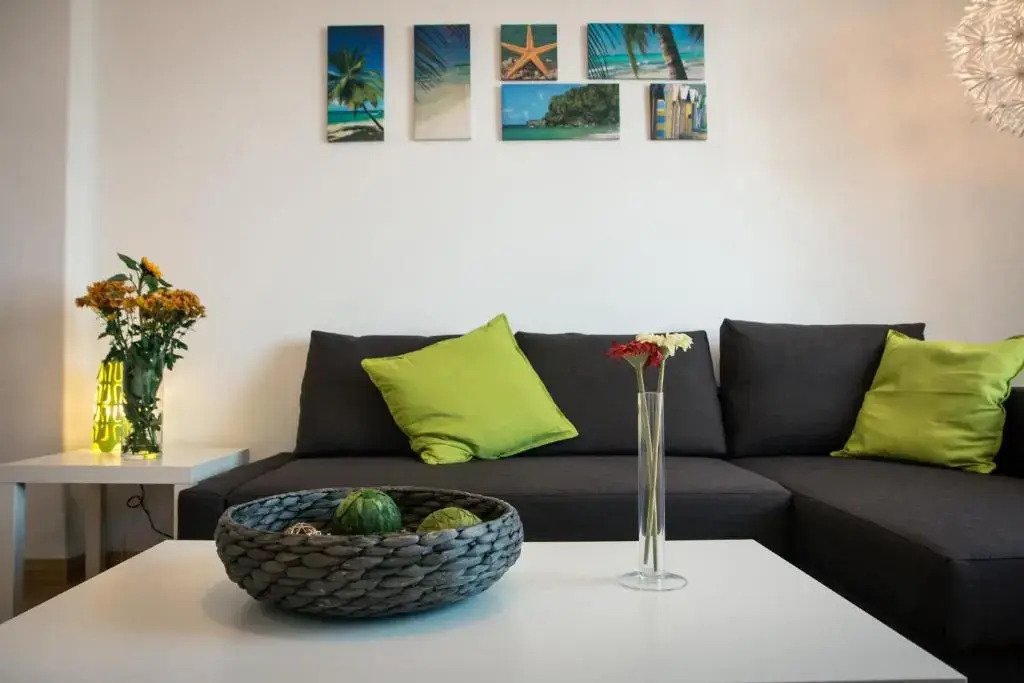 Holidays2Malaga Heredia 3 bedroom opposite Malaga Port