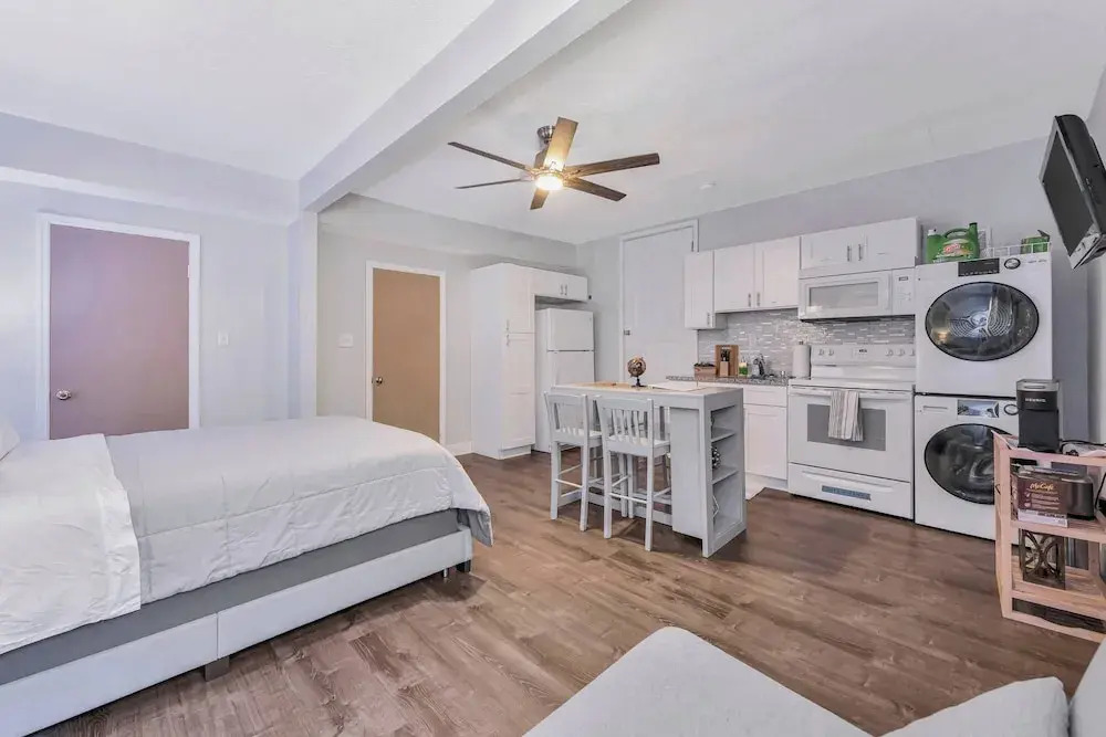 Sunny Tampa Home Near Downtown Stadiums
